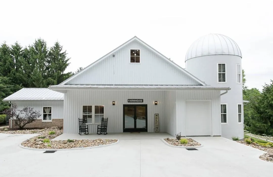 Farmhouse Suites By Amish Country Lodging-1
